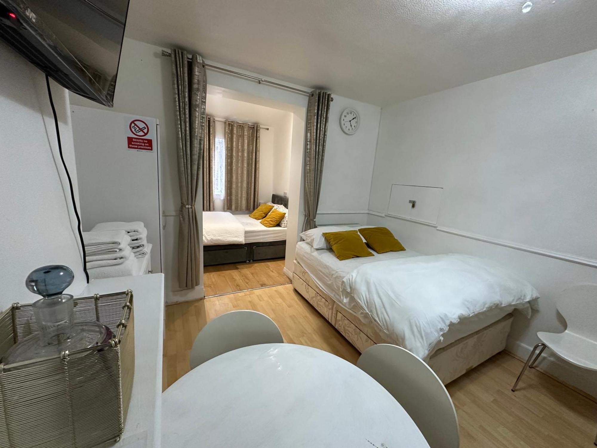 3Rd Studio Flat With Private Toilet And Bathroom Setup For Family Enjoyment 134 Keedonwood Road Bromley Exterior foto